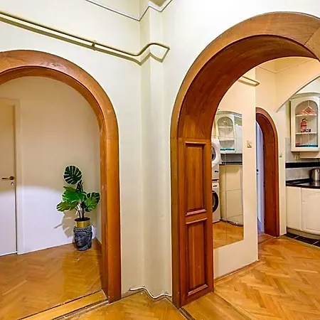 Отель Stylish Homes Downtown Buda *