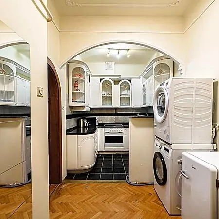 Stylish Homes Downtown Buda Ξενοδοχείο
