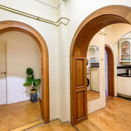 Stylish Homes Downtown Buda Hotel *